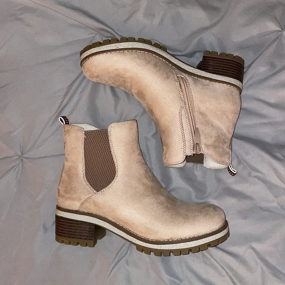Chelsea Boot - Picture 3 of 7